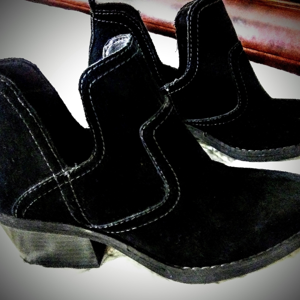 White Mountain Ankle Boots w/heels